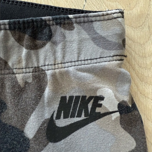 Nike Monochrome Camo Leggings Women’s Size Small - Picture 7 of 11